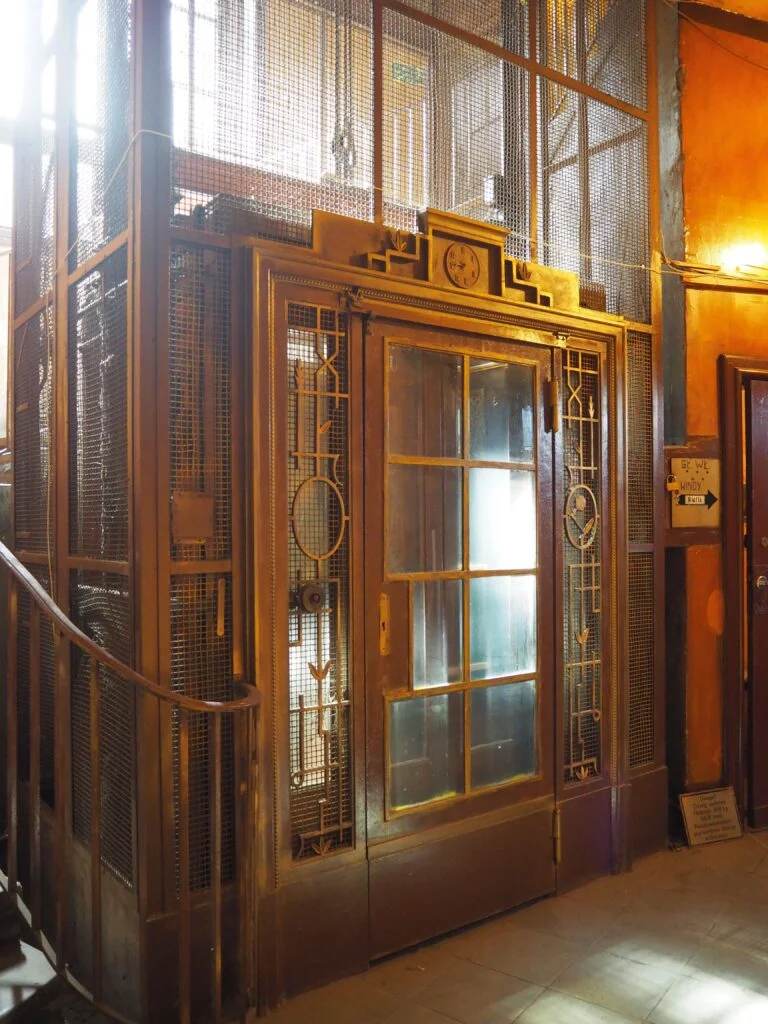 zabytkowa winda hotelu admiralspalast